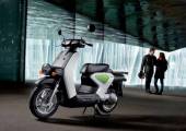 'Honda' elektriskais motorollers 'EV-neo'