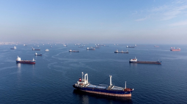 Bosfora šaurumā pārbaudi gaida 94 Ukrainas labības kuģi