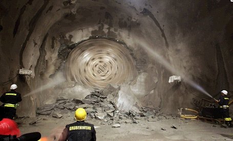 Šveicē izrakts pasaulē garākais tunelis