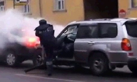 Maskavā džips taranē 16 auto; cietušie spriež Linča tiesu