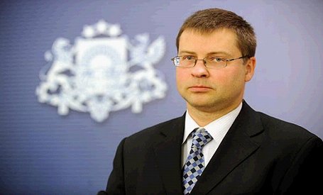 Домбровскис в интервью BBC: отказ Лужкову - законный