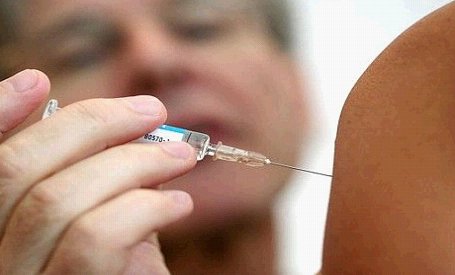 Pret kādām infekcijām bērnus Latvijā vakcinē?