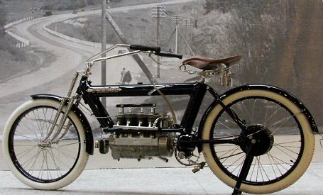 Motormuzejā izstādīts viens no dārgākajiem motocikliem pasaulē – 1910.gada 'Pierce'