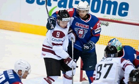 Latvijas hokeja izlase zaudē Slovēnijai un sper soli pretī pirmajai divīzijai