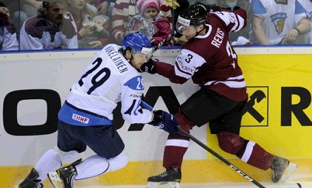 Latvijas hokejisti izcīna punktu pret Somiju