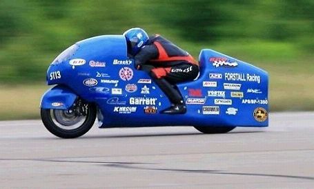 1000 ZS motocikls pārsniedz 500 km/h ātruma barjeru