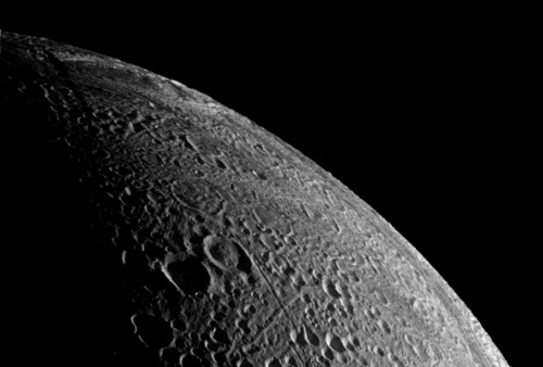 Mēness var saturēt simtiem reižu vairāk ūdens, nekā uzskatīts līdz šim