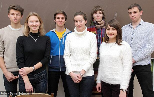 Krievu bērni latviešu skolā. Kāpēc izvēlas un kā viņiem veicas?