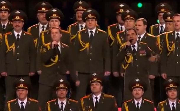 Krievijas policijas koris Sočos dzied «Get Lucky»