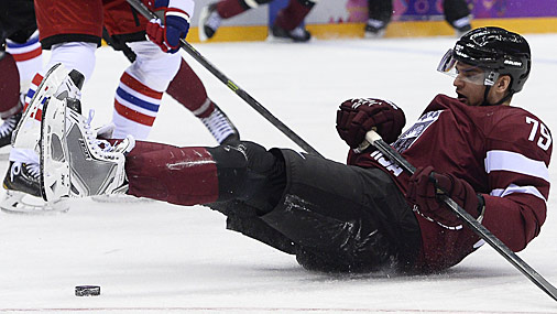 Latvijas izlases hokejists Pavlovs pieķerts dopinga lietošanā