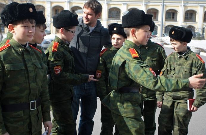 Krievijā dibina pusaudžu militāro organizāciju