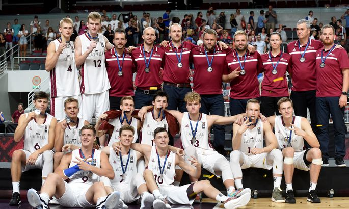 Latvijas U-18 basketbolisti Eiropas čempionātā izcīna sudrabu