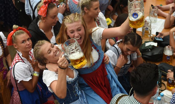 Minhenē atklāts ikgadējais Oktoberfest