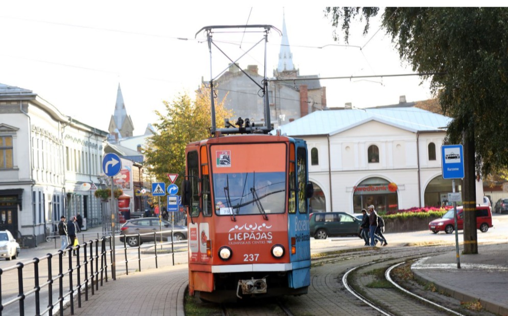 Pēc uzbrukuma miris Liepājas tramvaja vadītājs; uzbrucējs aizturēts