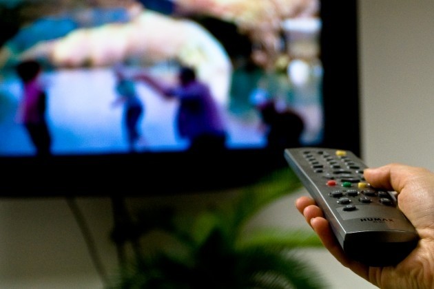 Pētījums: iedzīvotāji taupa arī uz kultūras rēķina; izklaidei izvēlas skatīties TV